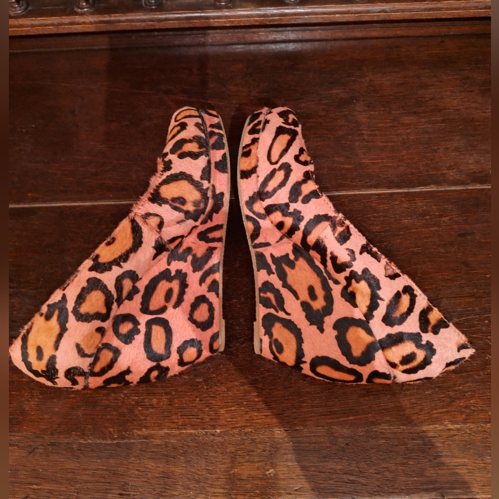 Pink Leopard/Cheetah Wedge Pumps - Picture 6 of 12